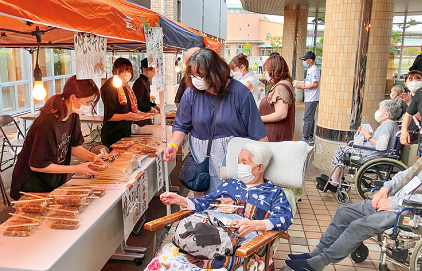 ご利用者と一緒に楽しんでいます!