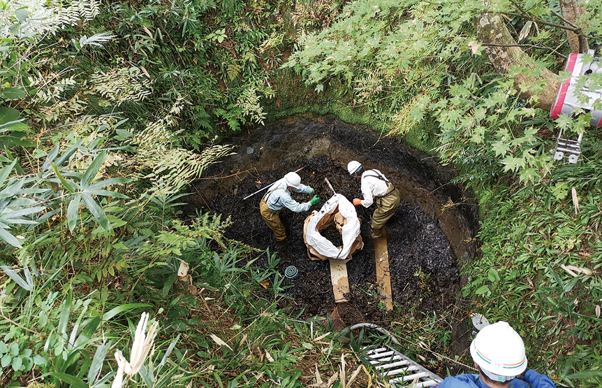 春日山城跡を守りたい(大井戸清掃)