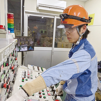 日本製鉄株式会社 東日本製鉄所 直江津地区：お仕事風景01