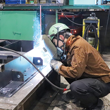 新貝工業株式会社：お仕事風景02