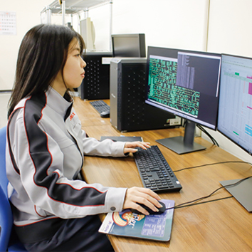 OKIサーキットテクノロジー株式会社：お仕事風景01