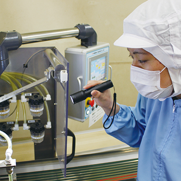 株式会社ウチダ和漢薬 新潟工場：お仕事風景01